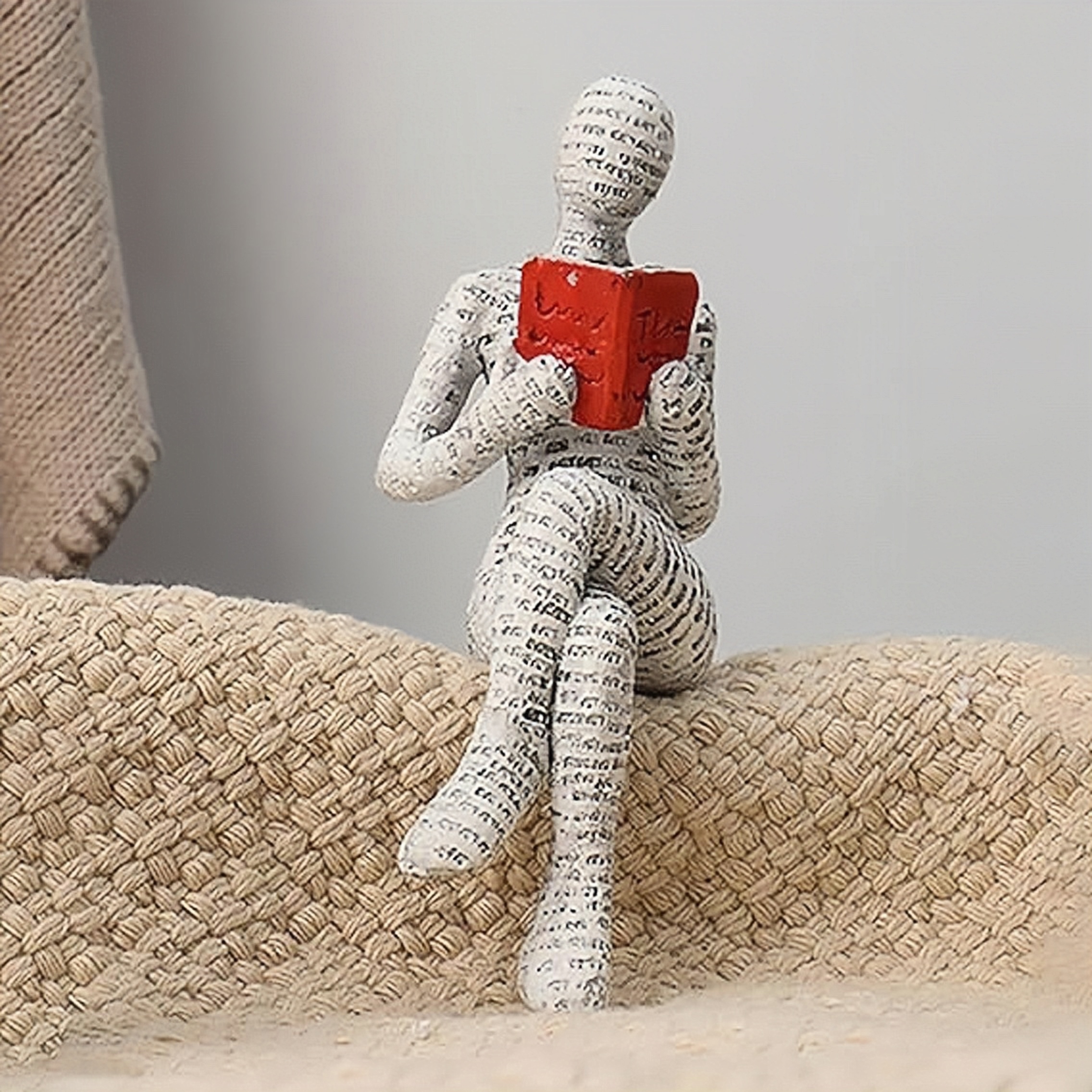 Resin Art Design - 1Pc, Reading Paper Pulp Woman Thinker