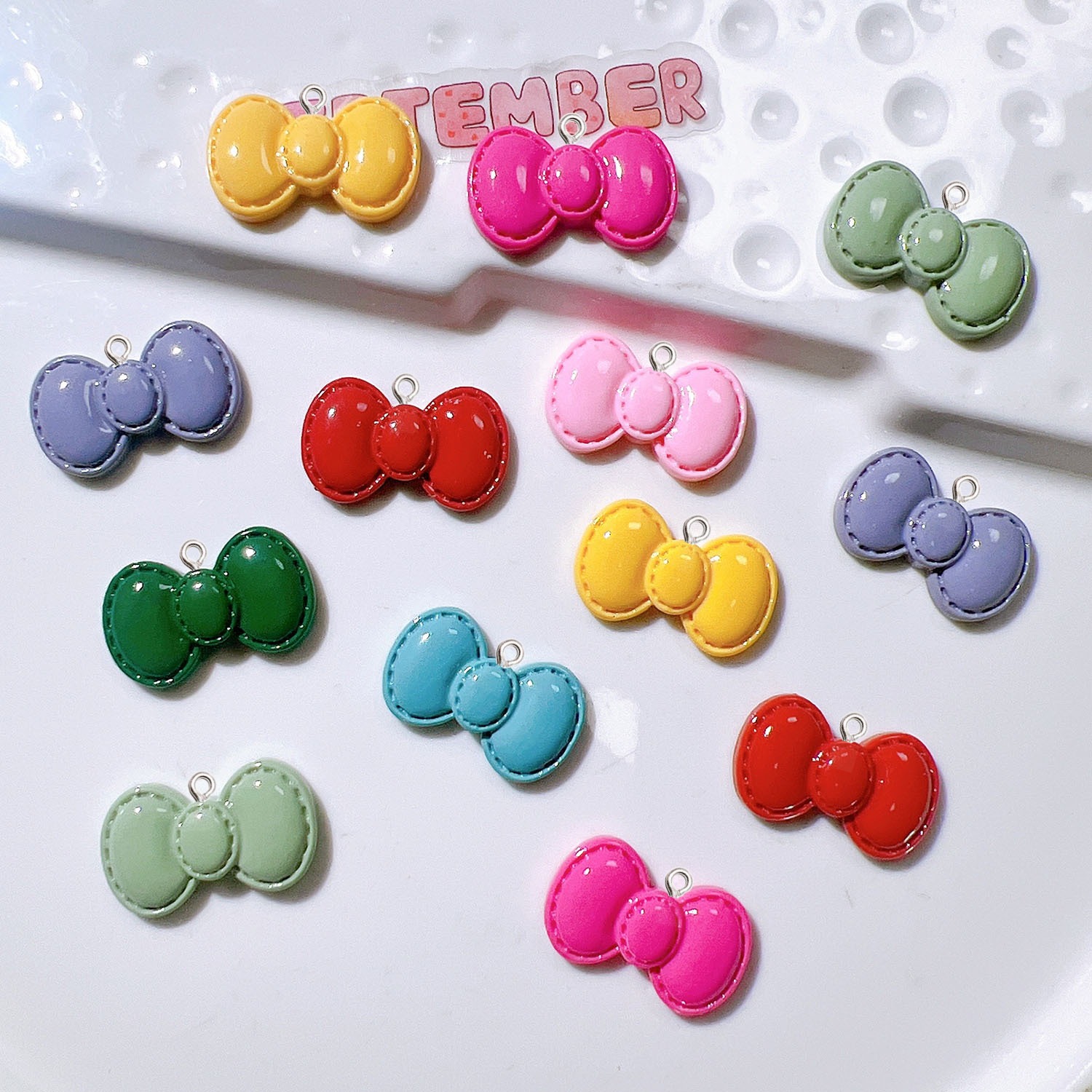 10Pcs Cute Cartoon Bowknot Res – обзор и цена Resin Art Necklace